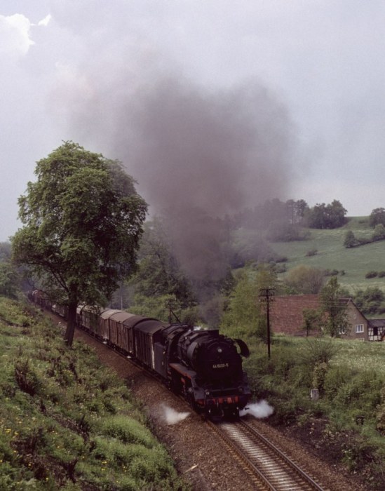 44 0233 mit Ng ->Gera  am Orla-Tal vor Neunhofen, am 16.05.1981