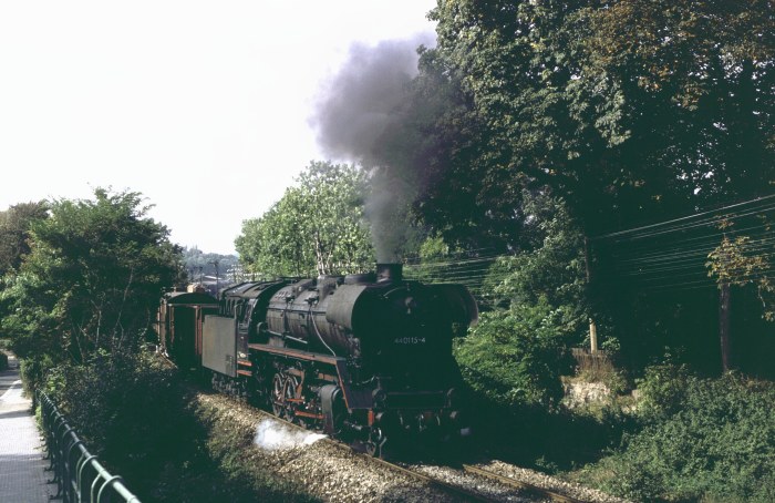 44 0115 mit Gz ->Gera, Ausfahrt Pößneck, 26.09.1981