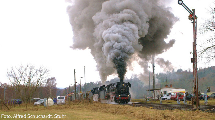 44 2546 + 44 1486 mit DGz 202 nach Eisenach, Ausfahrt Oberrohn, um 9:05h am 11.04.2013