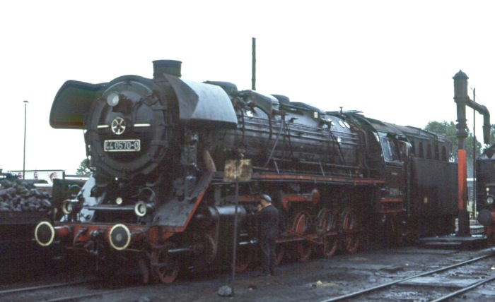 44 0570 aus Sangerhausen, hier im Bw Güsten fotografiert, am 25.08.1978