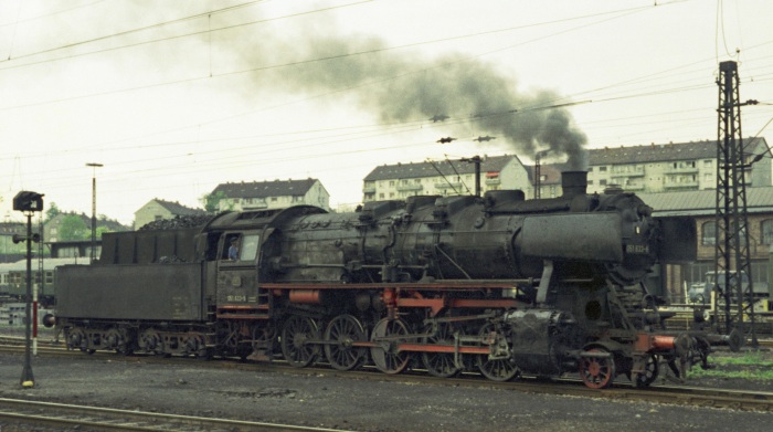051 633 Umsetzen in Saarbrücken Hbf, am 15.05.1975