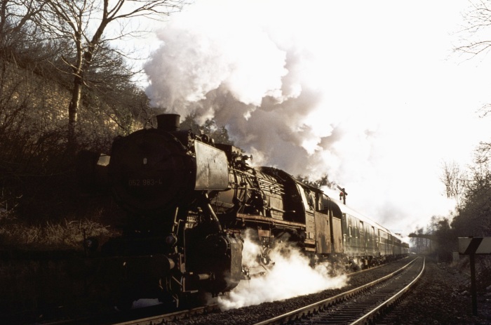 052 983 mit E 3104 Einfahrt Goslar, 27.03.1976