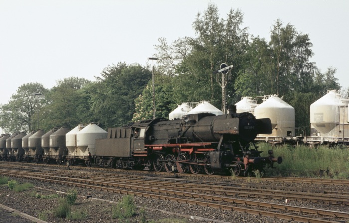 050 249 Schublok am Silowagenzug, Einfahrt Herzberg, 29.05.1976