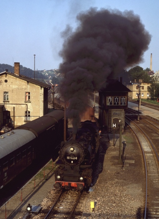 50 1432 mit Güterzug Ausfahrt Nossen, am 21.08.1978