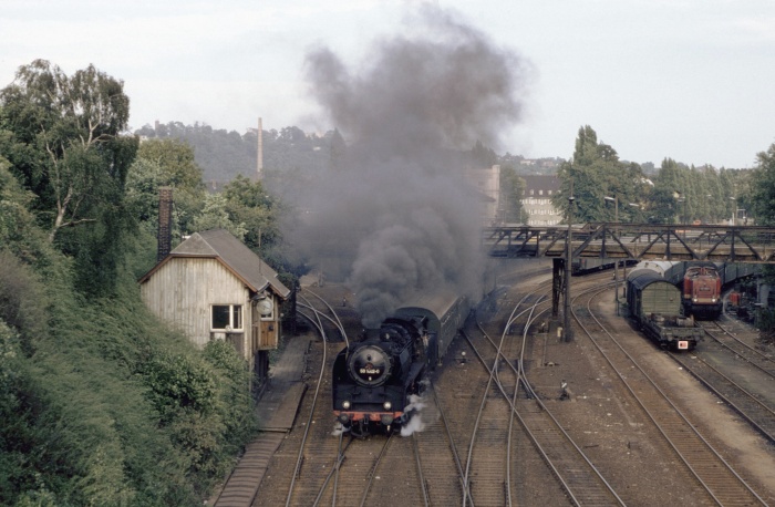 50 1002 mit P 7774 Ausfahrt Döbeln, 27.08.1982