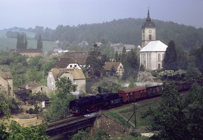 50 1002 mit Ng 61345 bei Niederstriegis, 16.05.1983