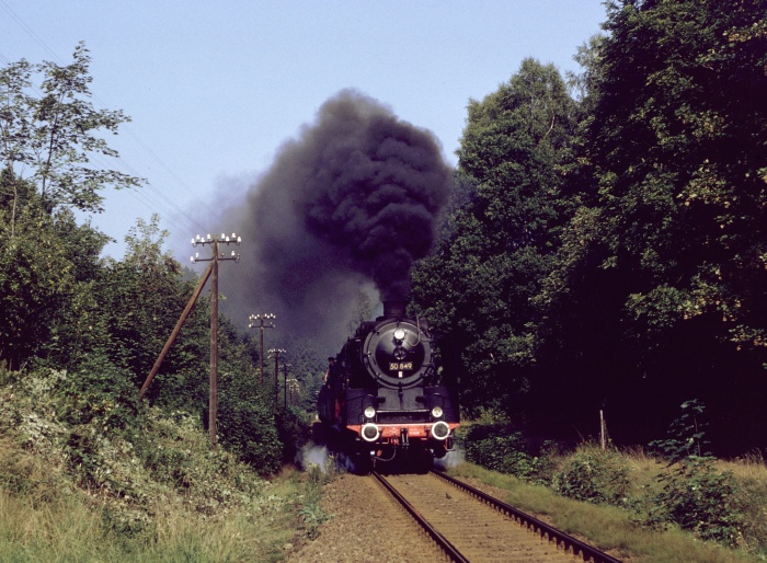 50 849 mit Sonderzug vor Auberach, am 10.09.1989