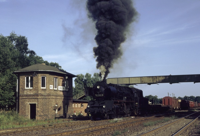 50 3685 mit Ng 61852 Ausfahrt Grabow, am 15.08.1983