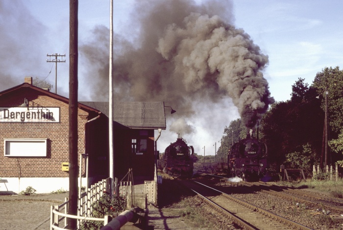 50 3637 mit Dg Ausfahrt Dergenthin an 50 3642 vorbei, 01.10.1983