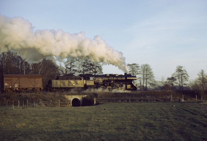 50 3680 mit Ng 61851 hinter Karstädt, 12.11.1983