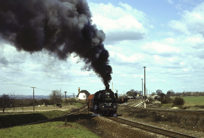 50 3552 Ng 66779 Ausfahrt Wegeleben, 18.04.1982