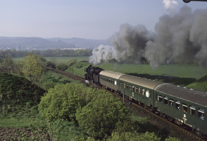 50 3501 mit P 16472 bei Minsleben, 09.05.1982