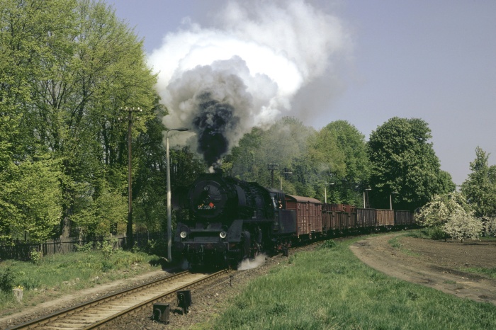 50 3557 mit Ng 64784 Ausfahrt Schwanebeck, 09.05.1982