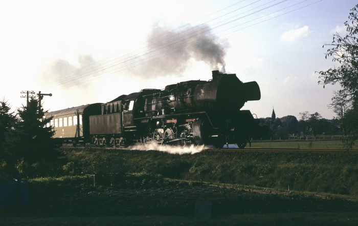 50 3701 mit P 6450 hinter Kusey, 25.10.1982