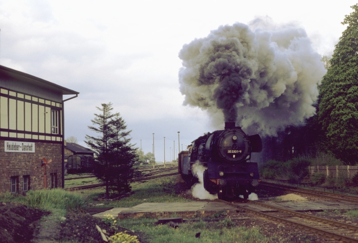50 3501 mit Güterzug Ausfahrt Heudeber-Danstedt, 08.05.1984