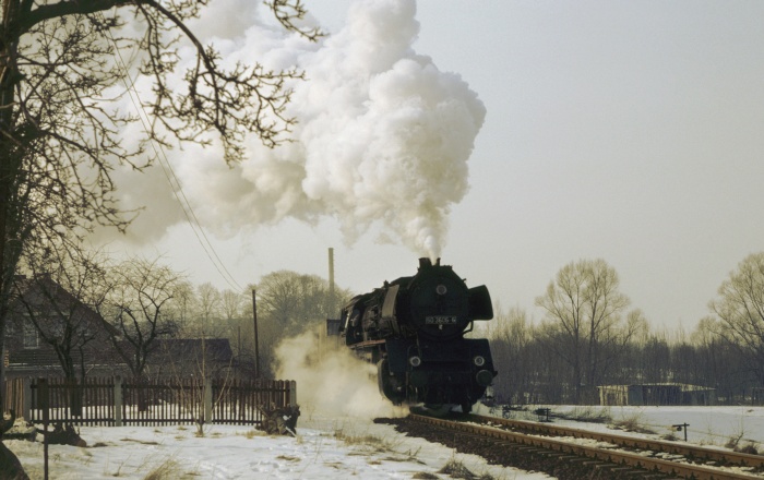 50 3606 mit Ng 66785 Ausfahrt Bad Suderode, 14.03.1987