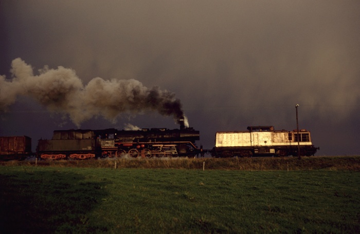 110 451 + 50 3671 vor Ng 66335 Richtung Falkenstein bei Ebersbrunn, um 19:24h am 03.09.1983
