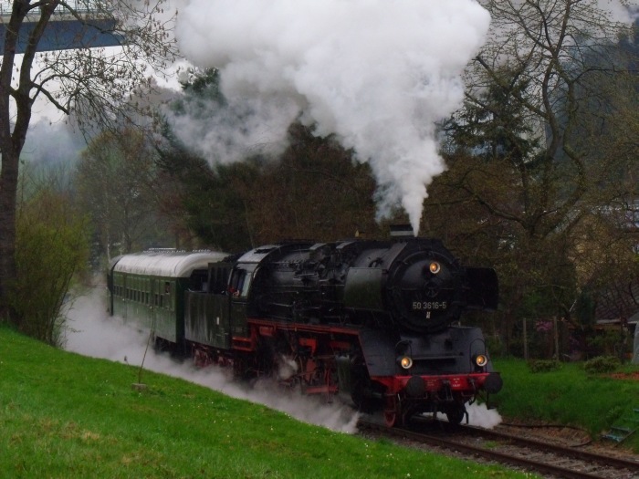 50 3616 mit Pz 91602 hinter Ausfahrt Markersbach im strömenden Regen, um 14:53h am 23.04.2016