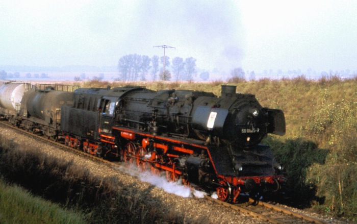 50 0025 mit Ölzug bei Angermünde, OKtober 1977