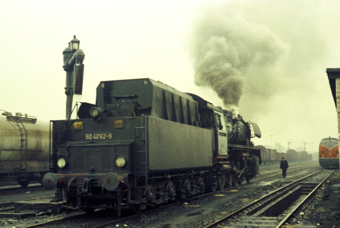 50 4082 am Wasserkran in Büchen, 05.04.1975