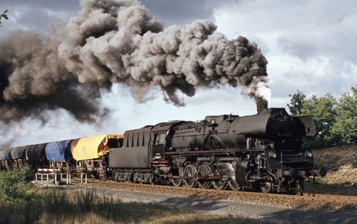 50 4082 Güterzug Richtung Hagenow/L. hinter Büchen, 11.10.1975