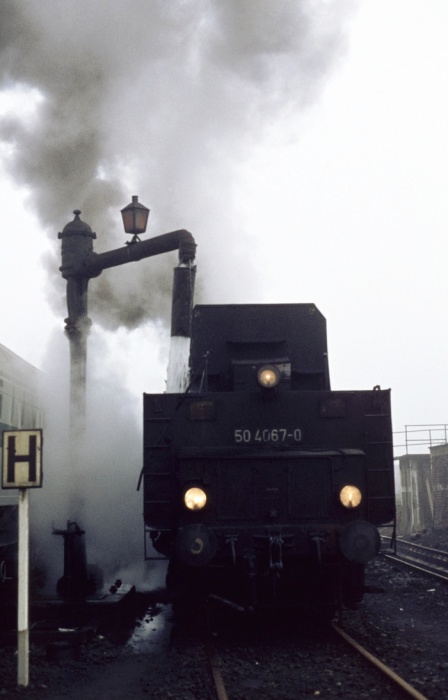 50 4067 am Wasserkran in Büchen, am 15.11.1975