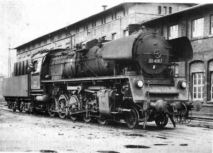 50 4087 in Schwarz-weiss...