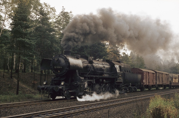 52 1630 mit Gz vor Dresden-Klotzsche, am 15.10.1976