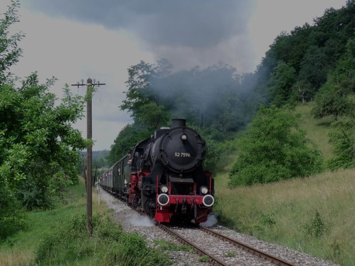 52 7596 vor Zug Schorndorf-Welzheim vorm Igelsbach-Viadukt bei Klaffenbach, um 10:42h am 23.06.2011