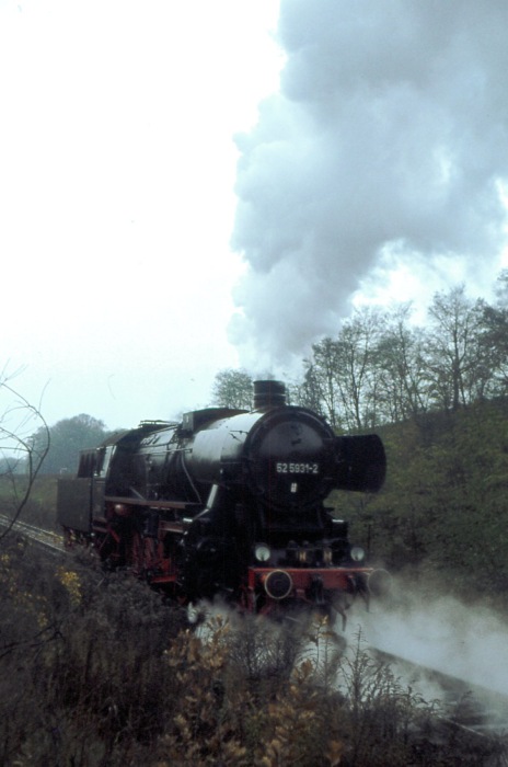 52 5931 als Lz abwärts bei Frankfurt/Oder-Wintergarten, im Mai 1977