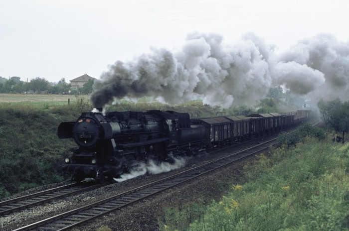 52 8101 mit Gz bei Altglienicke, 06.10.1975