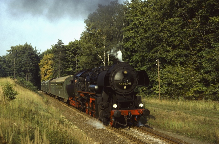 52 8150 mit P 17468 Abfahrt Haltepunkt Emden, 14.09.1982