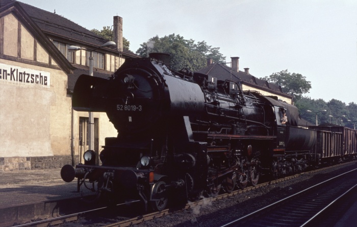 52 8019 mit Gz ->Dresden durchfährt Bf Klotzsche, 17.07.1976