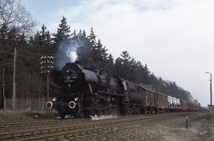 52 8143 mit Gz ->Dresden hinter Großharthau, 17.03.1977