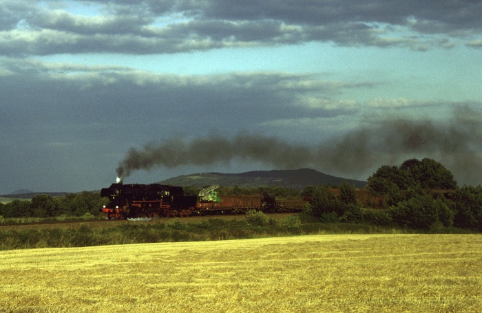52 8106 mit Gz ->Bautzen hinter Löbau, am 28.08.1981