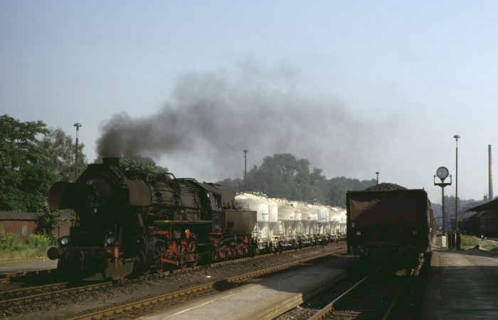 52 8124 mit Ng beim Halt in Pulsnitz, 28.08.1980