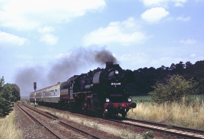 52 8154 mit RB 37578 in Börnecke, 17.07.1999