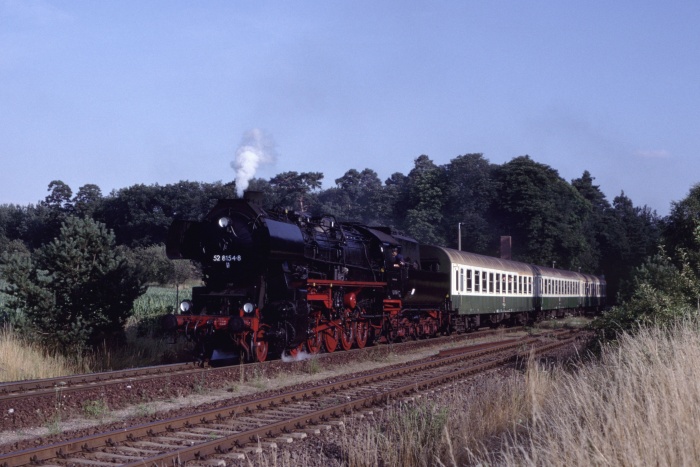 52 8154 mit RB 37589 Ausfahrt Börnecke, 17.07.1999