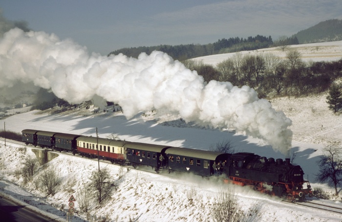 64 289 mit Sonderzug auf der Burladinger Steige (HzL), am 06.01.1979