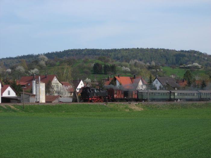 64 419 Tv Zug ->Rudersberg kurz vor Michelau, am 12.04.2009