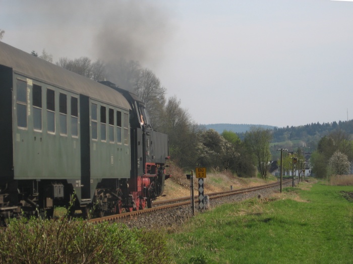 64 419 mit Zug Rudersberg->Schorndorf zwischen Michelau und Miedelsbach, 17:43h am 12.04.2009