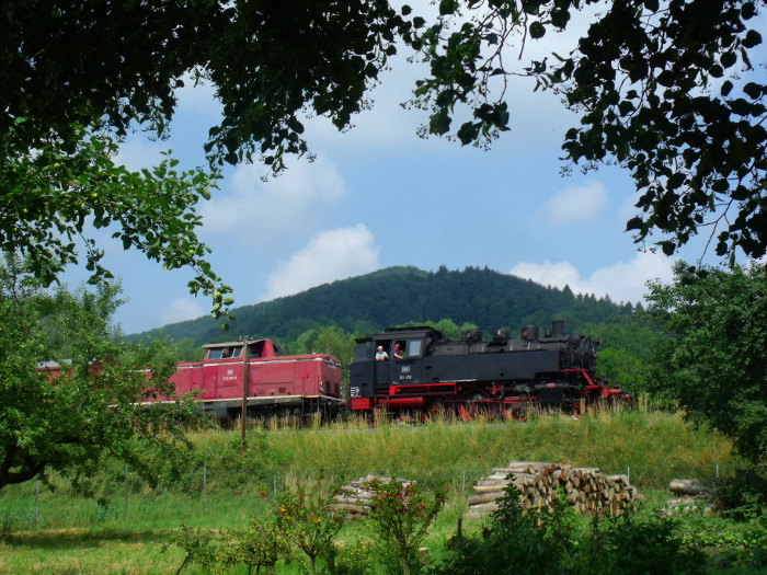 64 419 + 212 084 mit Zug Schorndorf→Welzheim, hinter Oberndorf, um 11:05h am 10.06.2018