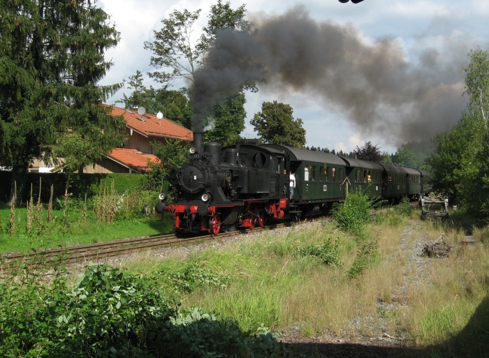 70 083 mit Sonderzug ->Tegernsee, Ausfahrt Warngau, am 02.09.2007
