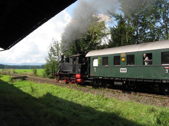 70 083 mit Sonderzug ->Tegernsee, Ausfahrt Warngau, am 02.09.2007