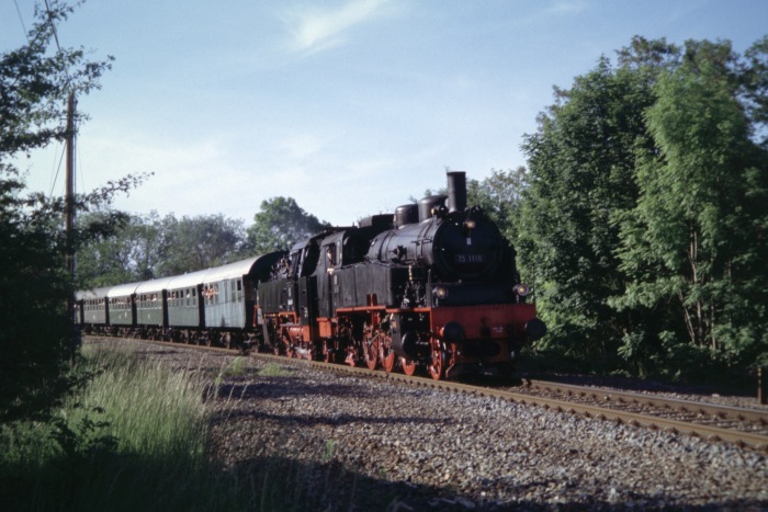 75 1118 + 64 419 Tv vor RB 19585 bei Hochhausen, am 26.05.2005