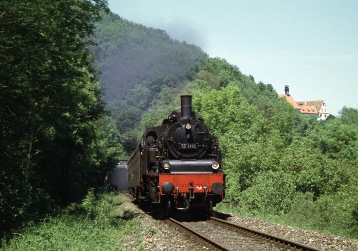 75 1118 mit Lr hinter Niederstetten, am 28.05.2005