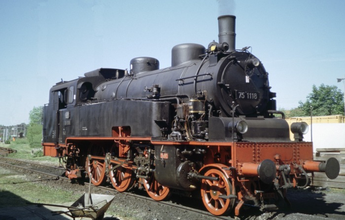 75 1118 im Bw Crailsheim, am 28.05.2005