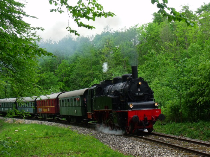 75 1118 wieder auf dem Weg Richtung Gerstetten weit oben in der Steigung vor Stubersheim im Wald, um 12:50h am 14.05.2015