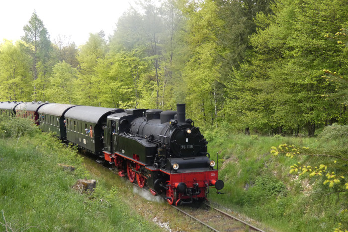 75 1118 mit 3.Zug nach Gerstetten am unteren Benzwang, um 15:35h am 18.05.2023