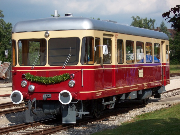 ehemals WEG, nun hier UEF-Triebwagen T06 in Gerstetten, im Juli 2006